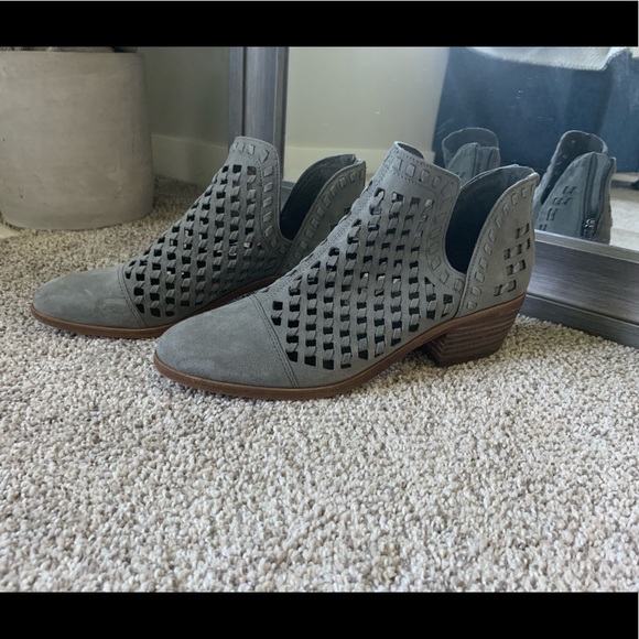 vince camuto phortiena bootie